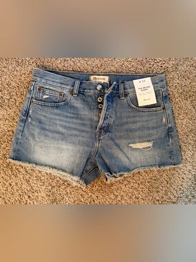 NWT Madewell “the Brynn short” Light Blue Distressed Jean Shorts